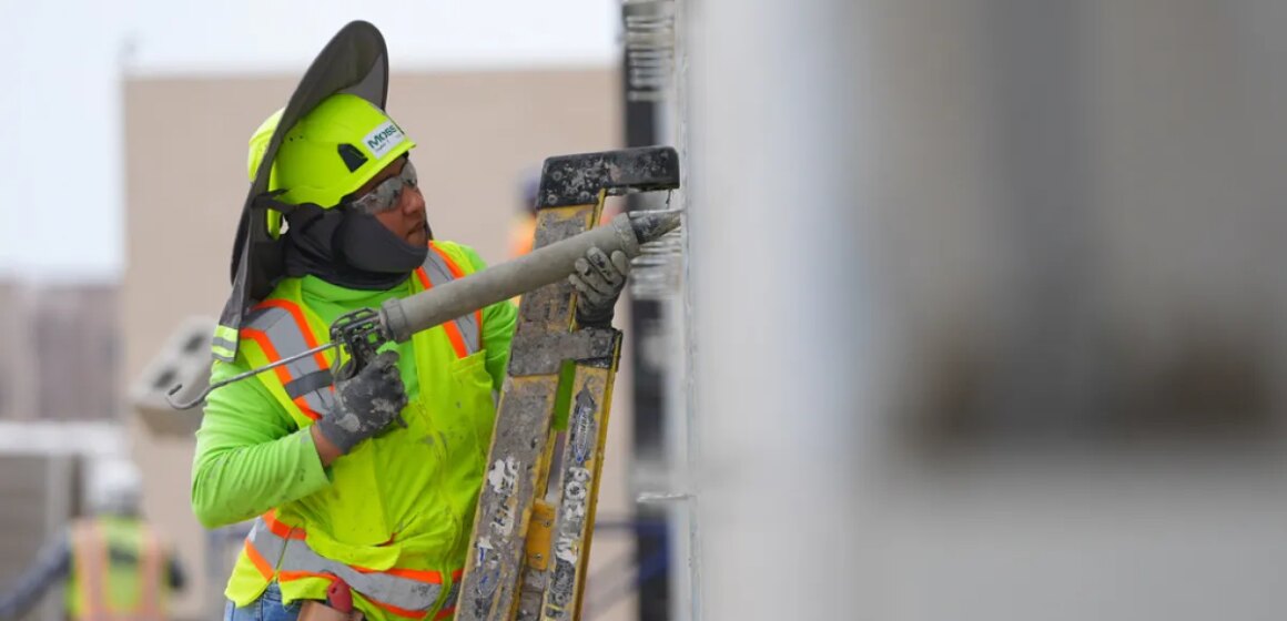 USA:s arbetslöshet sjunker trots ekonomisk osäkerhet och Irankrig

