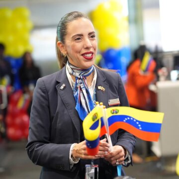 Första flyget USA-Venezuela landar i Caracas efter sju års avstängning

