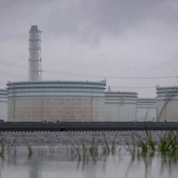 Den globala energikrisen belyser magra oljebuffertar i utvecklingsländerna Den globala energikrisen belyser magra oljebuffertar i utvecklingsländerna