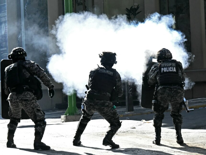 Explosioner hördes när gruvgrupper genomför protester mot regeringen i Bolivia

