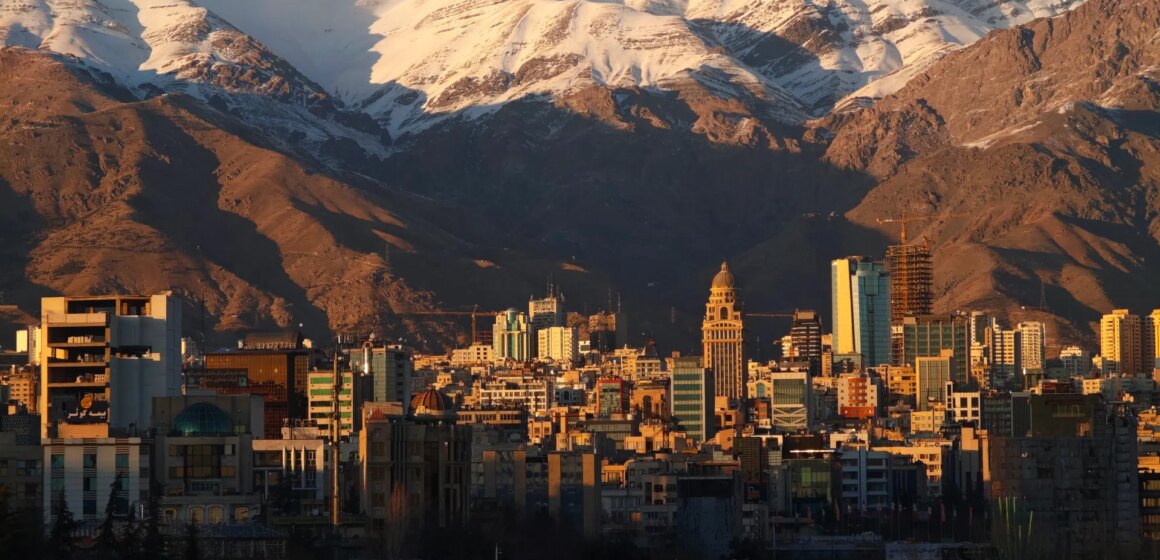 Höga priser på Irans hämmade bostadsmarknad lämnar hyresgästerna med få alternativ

