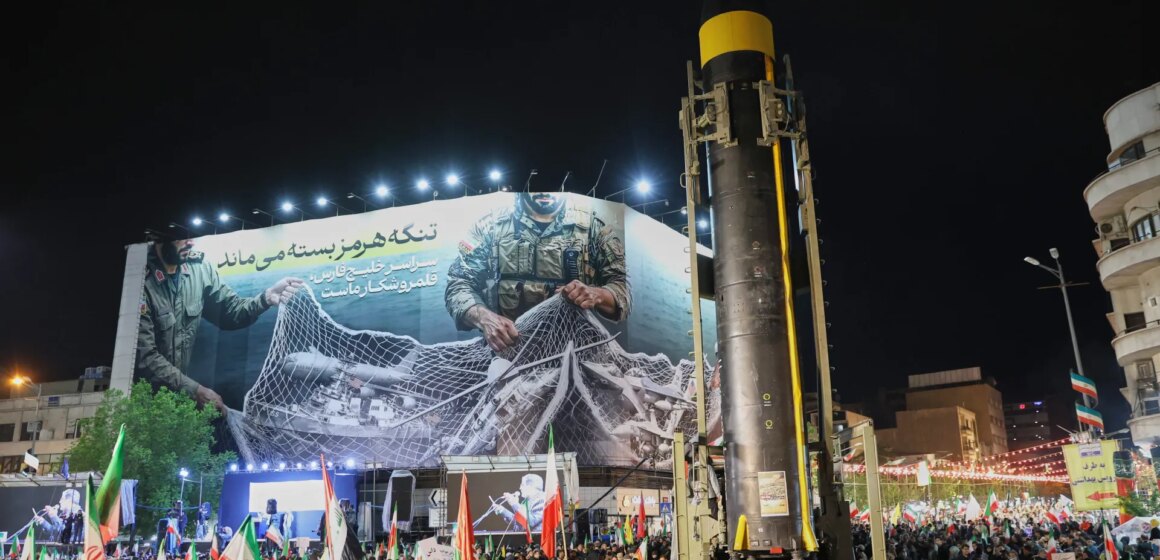 Iran varnar för beredskap för krig och ekonomiska kostnader när USA:s samtal vacklar

