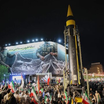 Iran varnar för beredskap för krig och ekonomiska kostnader när Iran varnar för beredskap för krig och ekonomiska kostnader när USA:s samtal vacklar
