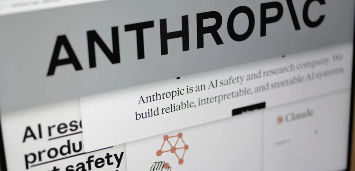 Anthropic skjuter i höjden till en värdering på 965 miljarder Anthropic skjuter i höjden till en värdering på 965 miljarder dollar, vilket gör ett språng i OpenAI