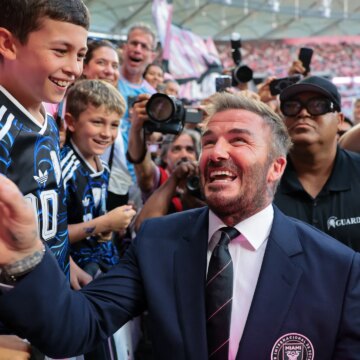 David Beckham blir den första brittiska miljardären idrottsman

