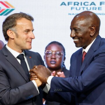 Frankrikes Macron tillkännager en investering på 27 miljarder dollar i Frankrikes Macron tillkännager en investering på 27 miljarder dollar i Afrika vid toppmötet i Kenya