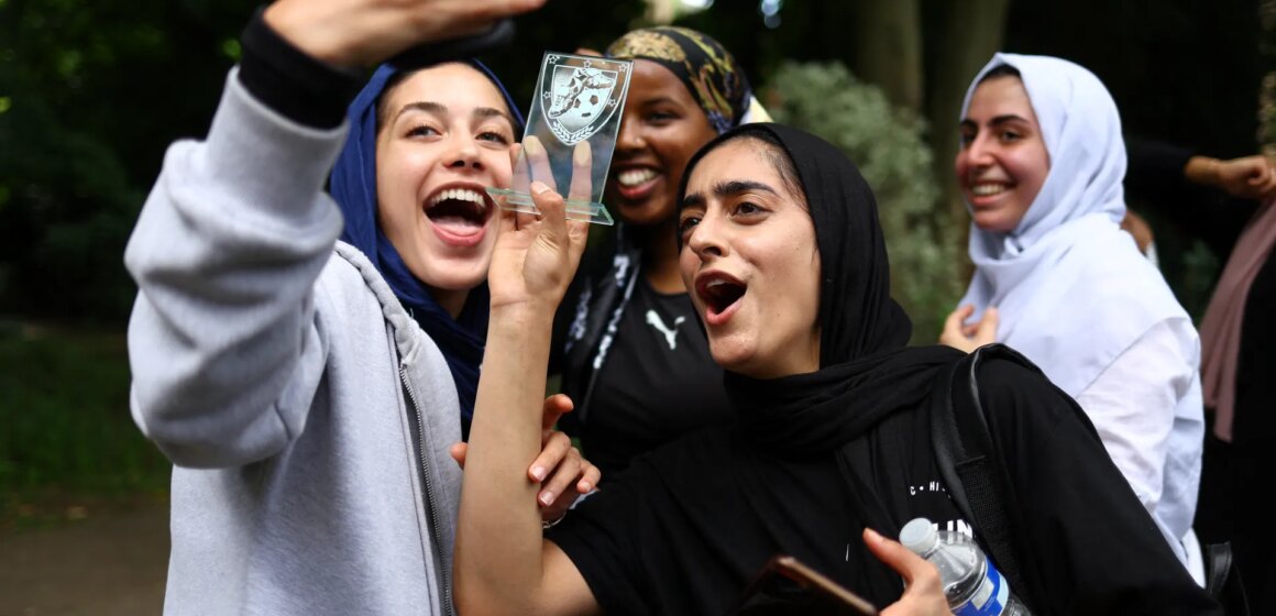 "Hälften av brittiska muslimer är under 25": Rapporten visar förändrad demografi

