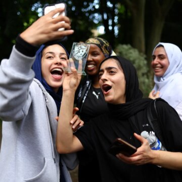 "Hälften av brittiska muslimer är under 25": Rapporten visar förändrad demografi

