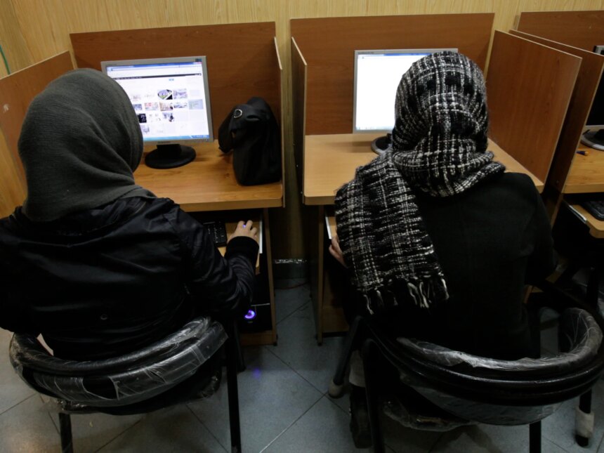 Iran utökar tillgången till internet i olika nivåer under fortsatt mörkläggning på nätet

