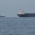 Iran varnar USA för att hålla sig utanför Hormuz efter att Trump sagt att USA kommer att "leda" fartyg


