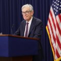 Jerome Powell: Styr USA:s Fed genom COVID-19 och politiska påtryckningar

