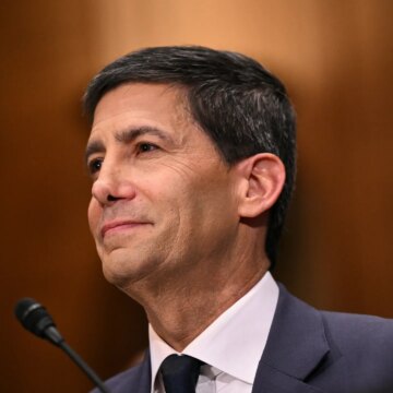 Kevin Warsh svor in som ny ordförande för amerikanska Fed Kevin Warsh svor in som ny ordförande för amerikanska Fed