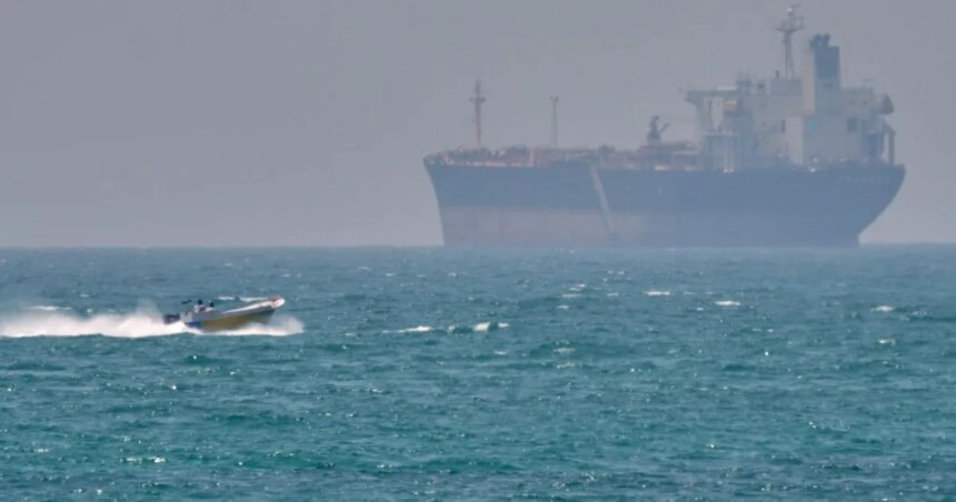 Oljepriset stiger när USA och Iran handlar med eld i Hormuzsundet

