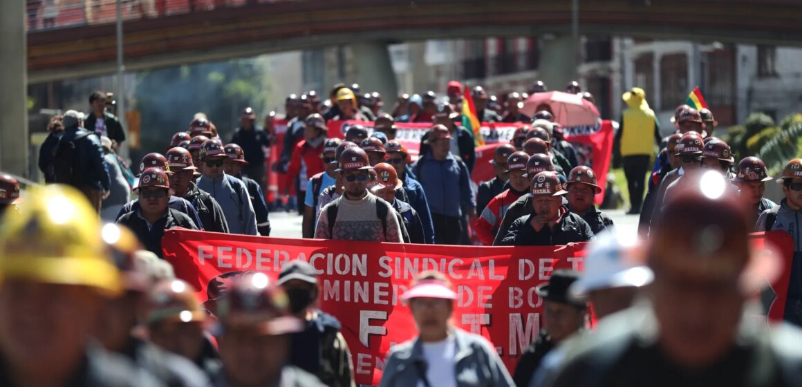 Protesterna i Bolivia eskalerar mitt i ekonomisk turbulens och politiska krav

