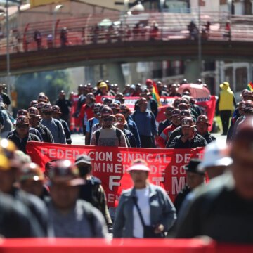 Protesterna i Bolivia eskalerar mitt i ekonomisk turbulens och politiska Protesterna i Bolivia eskalerar mitt i ekonomisk turbulens och politiska krav