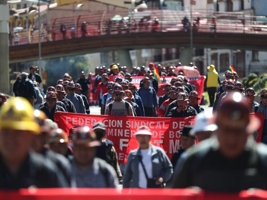 Protesterna i Bolivia eskalerar mitt i ekonomisk turbulens och politiska krav

