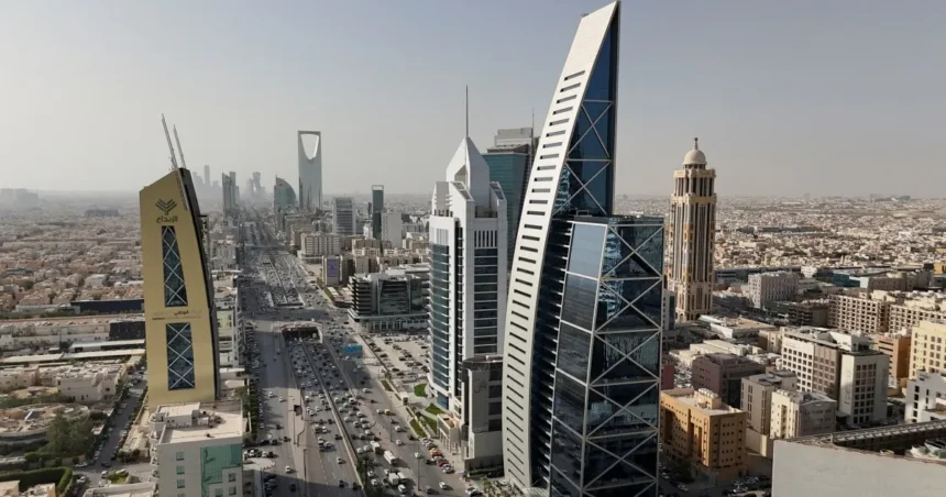 Saudiarabien redovisar ett budgetunderskott på 33,5 miljarder dollar till följd av nedgången i oljeförsäljningen

