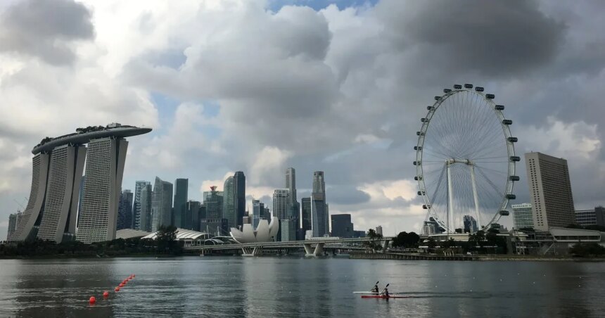 Singapores ekonomi överträffar förväntningarna eftersom regeringen varnar för Irans krigsnedfall

