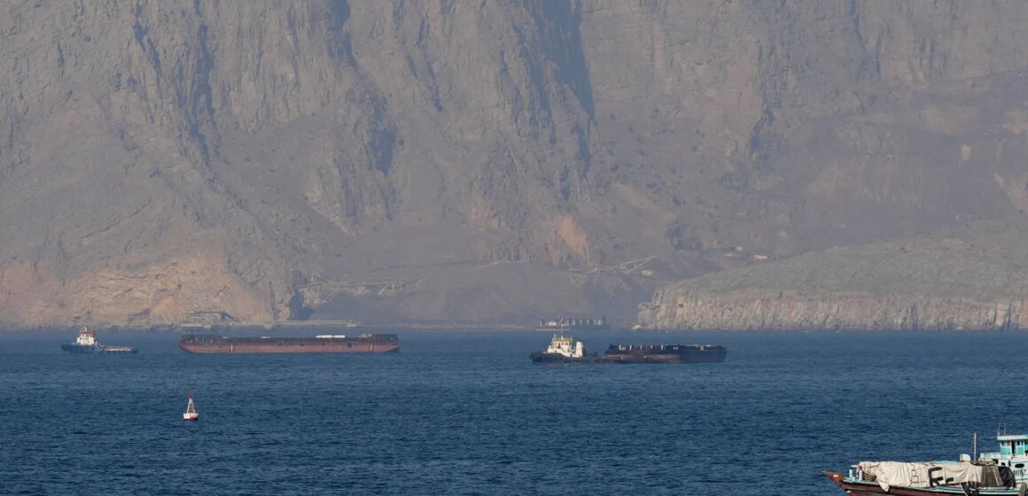 Spåra skuggflottan: Hur Iran undvek USA:s flotta blockad i Hormuz

