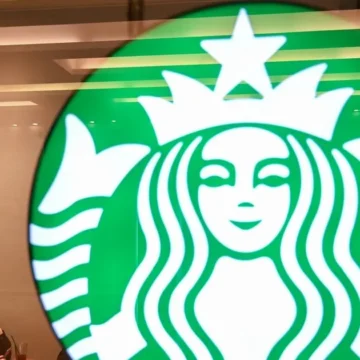 Starbucks Koreas vd sparkade för marknadsföring som framkallade militärt tillslag Starbucks Koreas vd sparkade för marknadsföring som framkallade militärt tillslag