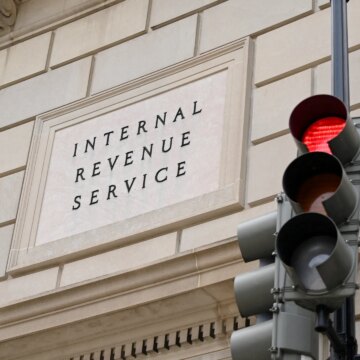 Trump avbryter IRS-processen, inrättar 1,7 miljarder dollar i amerikansk antivapenfond Trump avbryter IRS-processen, inrättar 1,7 miljarder dollar i amerikansk antivapenfond