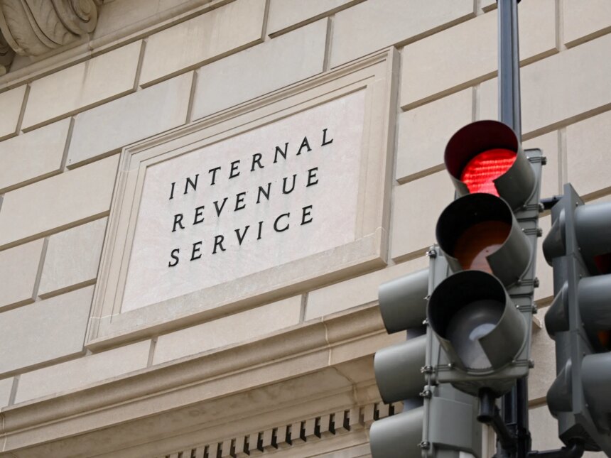 Trump avbryter IRS-processen, inrättar 1,7 miljarder dollar i amerikansk antivapenfond

