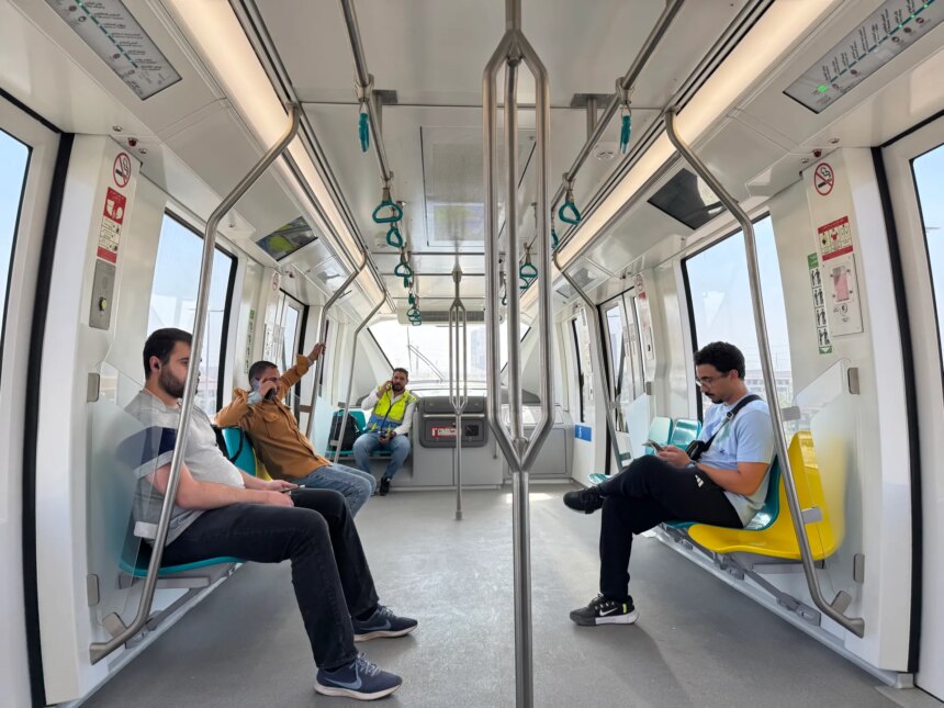 Egyptens nya monorail erbjuder en modern resa, men Kairo är Egyptens nya monorail erbjuder en modern resa, men Kairo är fortfarande inte övertygad