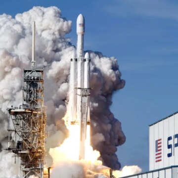Elon Musks SpaceX ser en värdering på $1,77tn före storsäljande börsintroduktion

