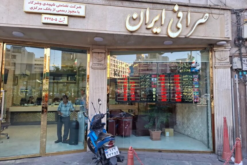Rial återhämtar sig och aktierna stiger, men iranier brottas fortfarande Rial återhämtar sig och aktierna stiger, men iranier brottas fortfarande med höga priser