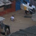 Kraftiga regn dödar dussintals i Ghana, Elfenbenskusten

