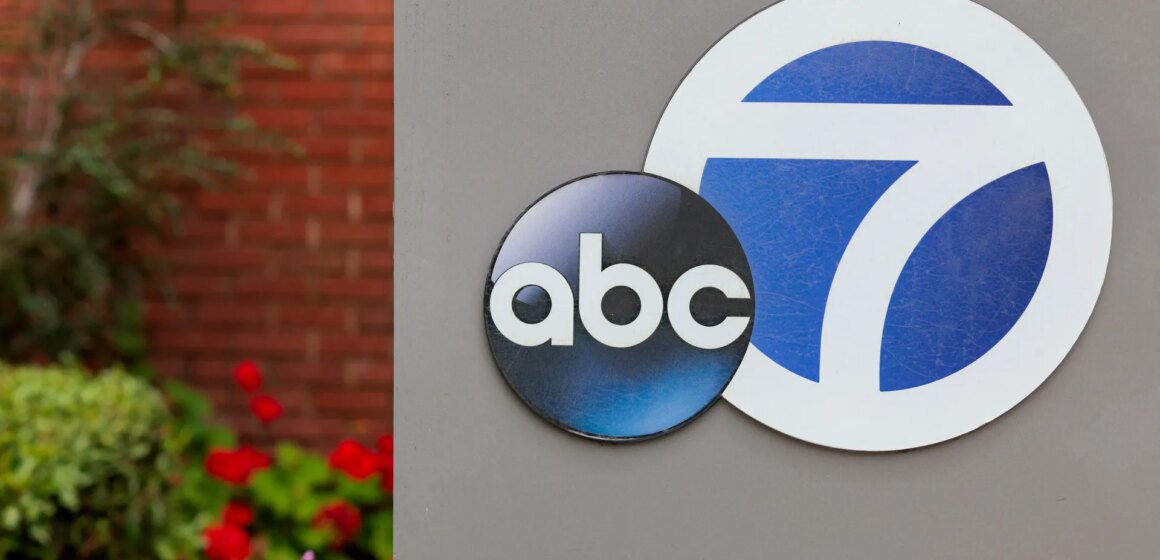 ABC "slår tillbaka" och uppmanar amerikansk allmänhet att försvara stationer mitt i FCC:s granskning

