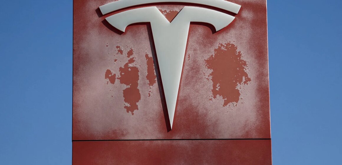 Familjen stämmer Tesla för felaktig död i autopilotkrasch i Texas, USA

