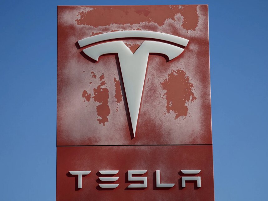 Familjen stämmer Tesla för felaktig död i autopilotkrasch i Texas, USA

