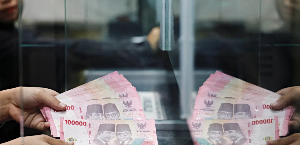 Indonesiens rupiah faller till rekordlåg nivå mot US-dollar

