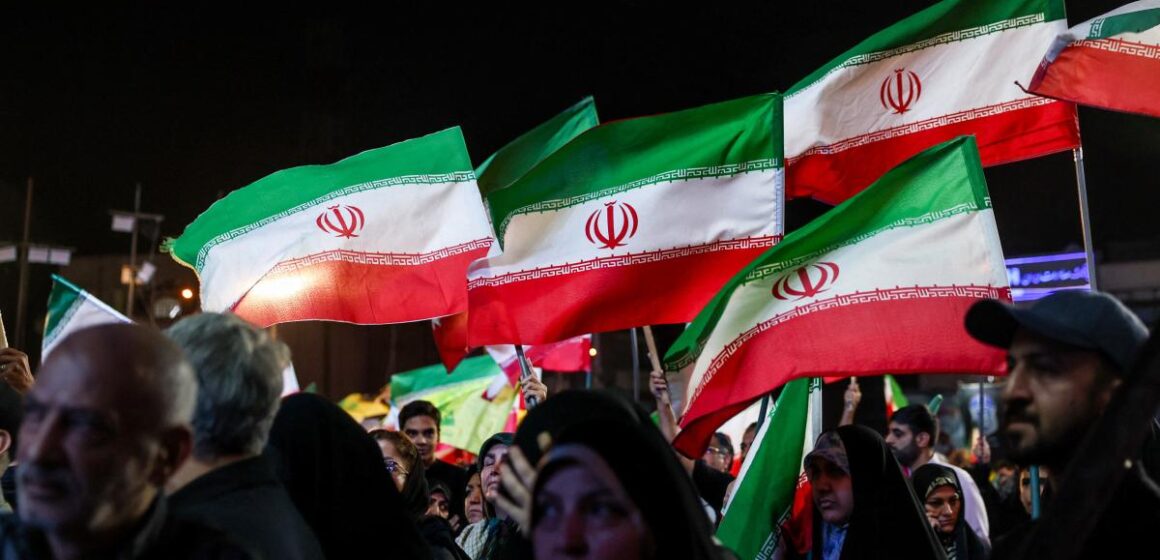 Iran omfamnar ett evigt krig
