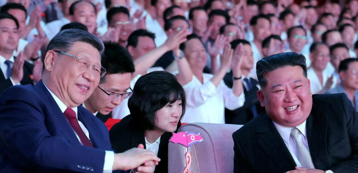 Kinas Xi och Nordkoreas Kim lovar att stärka banden vid ett sällsynt toppmöte i Pyongyang

