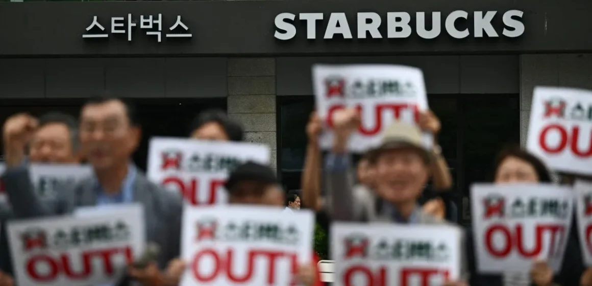 Starbucks Korea stänger butiker för historieutbildning efter "Tank Day" furore

