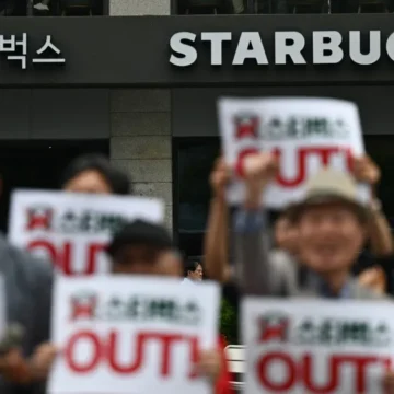 Starbucks Korea stänger butiker för historieutbildning efter "Tank Day" furore

