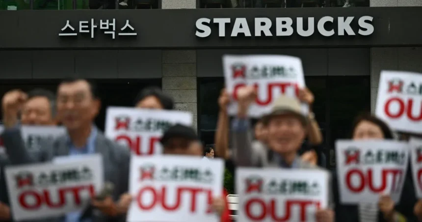 Starbucks Korea stänger butiker för historieutbildning efter "Tank Day" furore Starbucks Korea stänger butiker för historieutbildning efter "Tank Day" furore