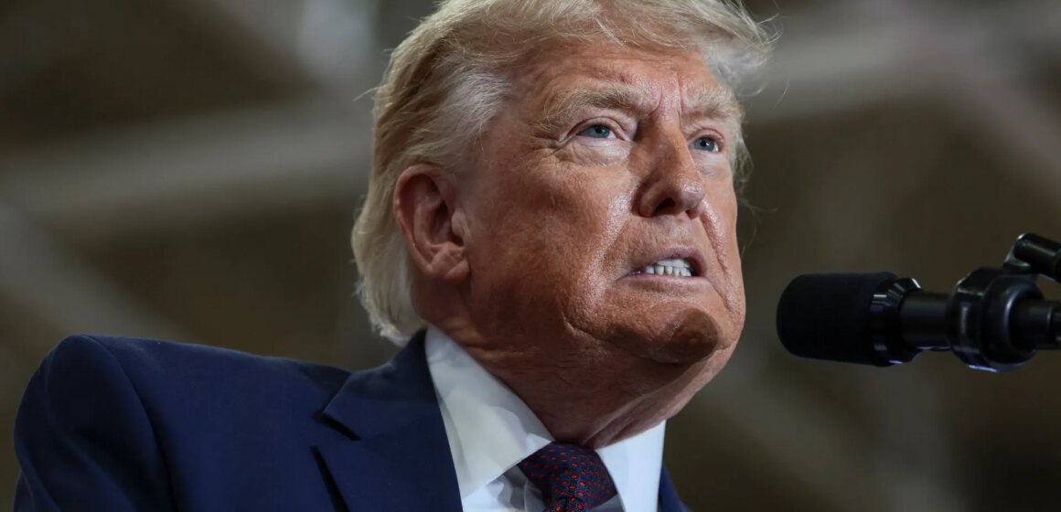 Trump avbryter undertecknandet av bostadsräkningen, kräver amerikansk väljar-ID först


