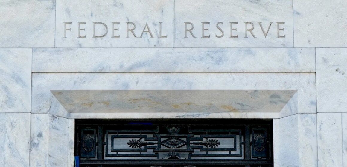 US Federal Reserve håller räntorna stabila under den nya stolen Warsh

