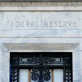 US Federal Reserve håller räntorna stabila under den nya stolen Warsh

