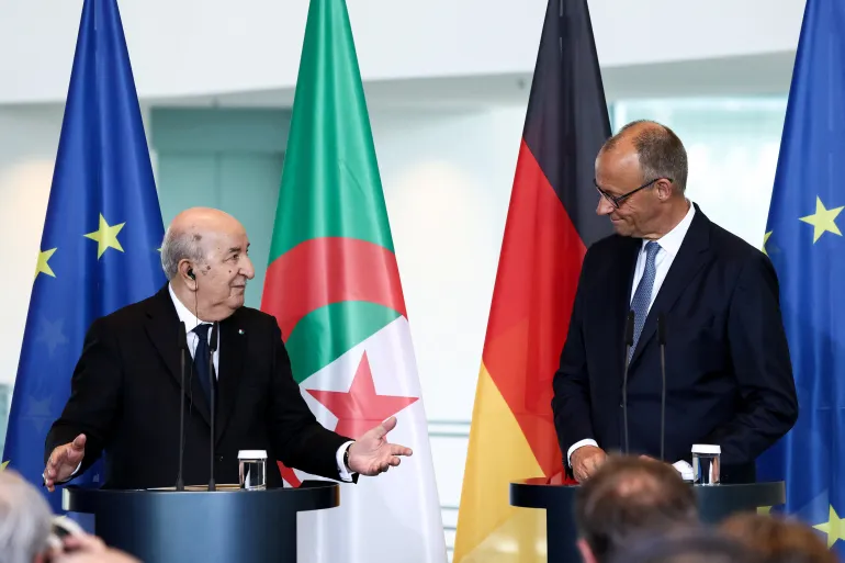Algeriets president Abdelmadjid Tebboune talar under en gemensam presskonferens med Tysklands förbundskansler Friedrich Merz, vid kanslihuset i Berlin, Tyskland, den 16 juli 2026. REUTERS/Nadja Wohlleben