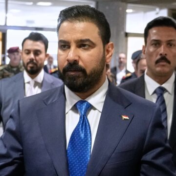 Iraks premiärminister anländer till USA för att söka balans mellan Iraks premiärminister anländer till USA för att söka balans mellan säkerhet och ekonomi