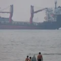 Iran varnar fartyg för att använda icke godkända rutter i Hormuzsundet

