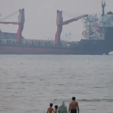 Iran varnar fartyg för att använda icke godkända rutter i Hormuzsundet

