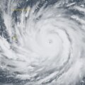 Jordskred i Filippinerna dödar 15 när tyfonen Bavi hotar regionen

