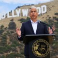 Tolv amerikanska delstater stämmer Paramount för att blockera fusionen mellan Warner Bros

