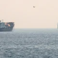 Trafiken i Hormuzsundet störtar när USA och Iran återupptar striderna

