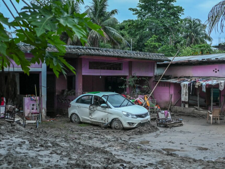 Indiens svåra monsunsäsong har orsakat mer än 100 dödsfall sedan Indiens svåra monsunsäsong har orsakat mer än 100 dödsfall sedan juli